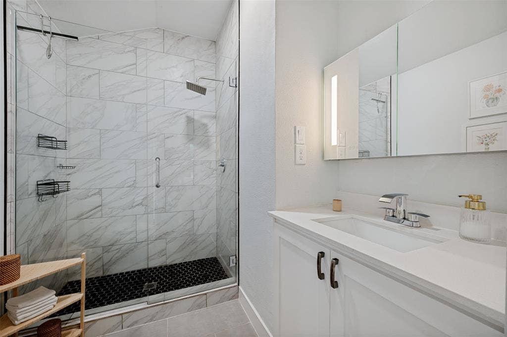 506 N Chestnut Street, McKinney, TX 75069 Main Residence | Updated Ensuite Bath