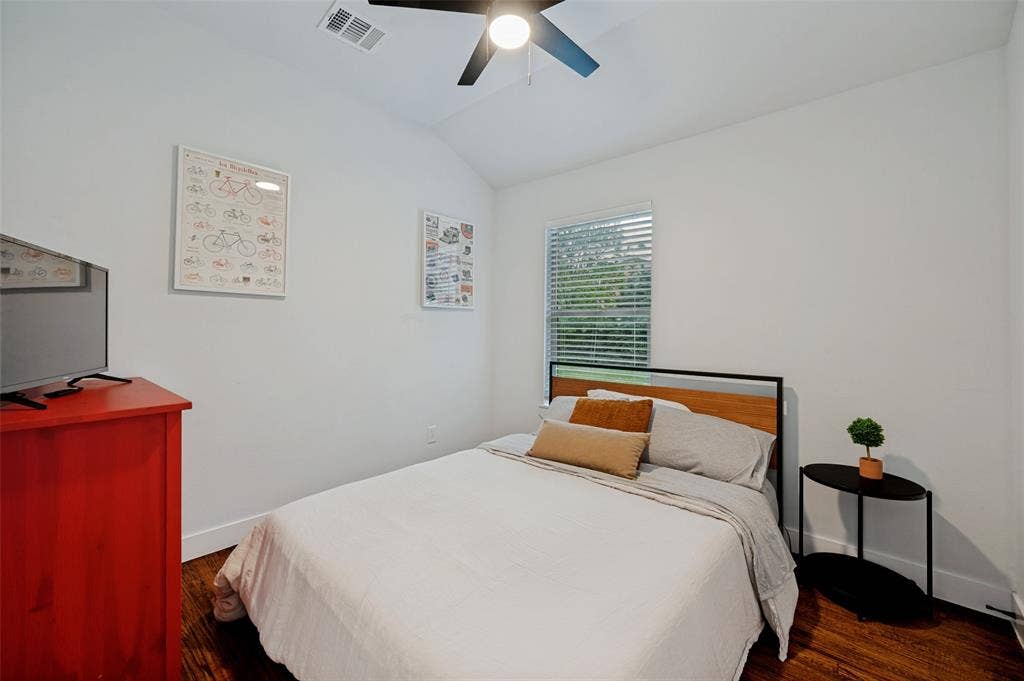 506 N Chestnut Street, McKinney, TX 75069 Main Residence | Bedroom 2 with Walk-In Closet