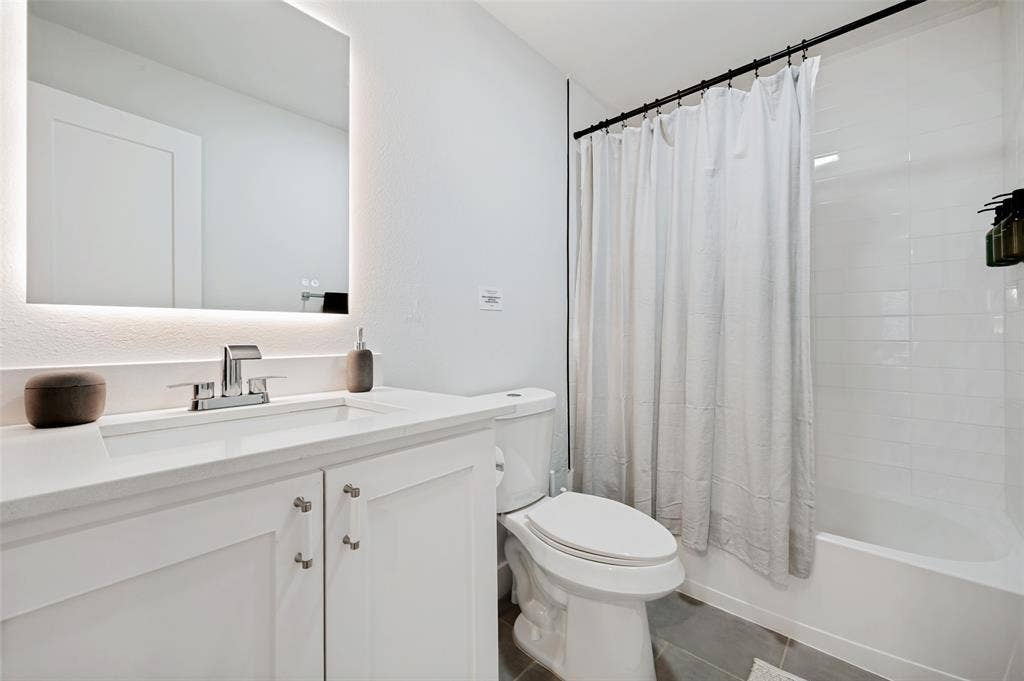 506 N Chestnut Street, McKinney, TX 75069 Detached Second Residence | Full Bathroom