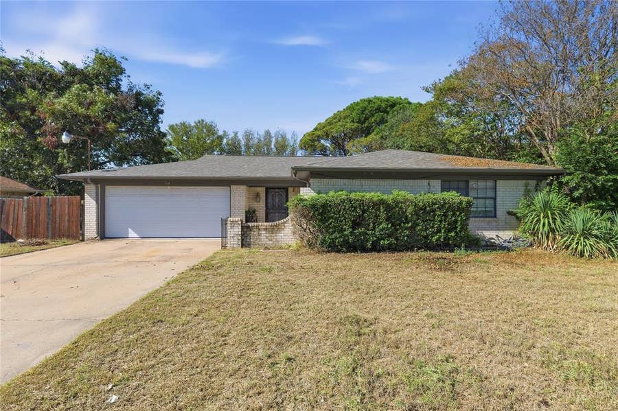 Property photo for 914 Meadowlark Lane, Granbury, TX