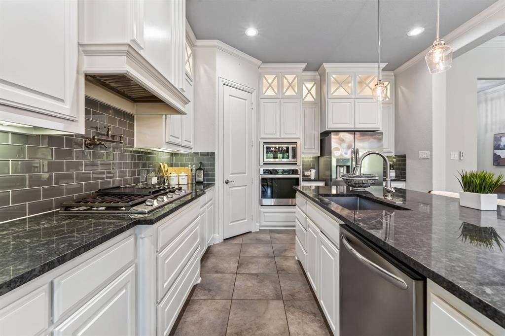 6451 Still Waters Court, Midlothian, TX 76065 6451 Still Waters Court, Midlothian, TX 76065