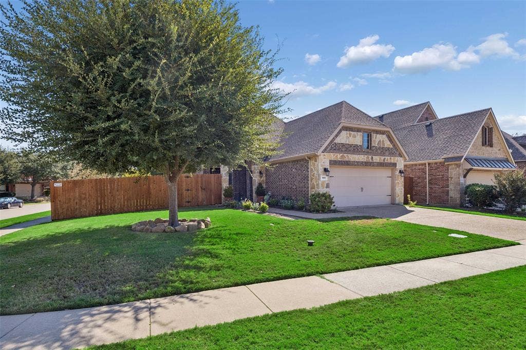 901 Memory Lane, McKinney, TX 75072 Corner lot and wood privacy fence