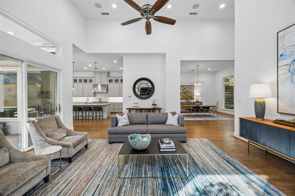 4509 Normandy - Tom Hughes Team - Living Room