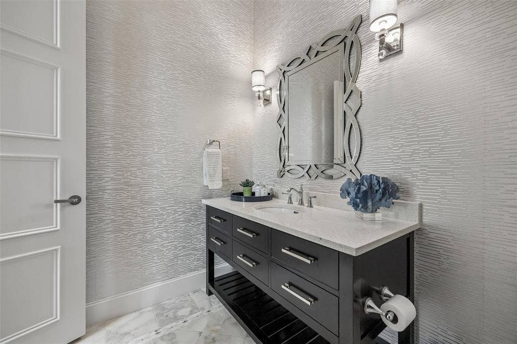 4509 Normandy - Tom Hughes Team - Powder Bathroom