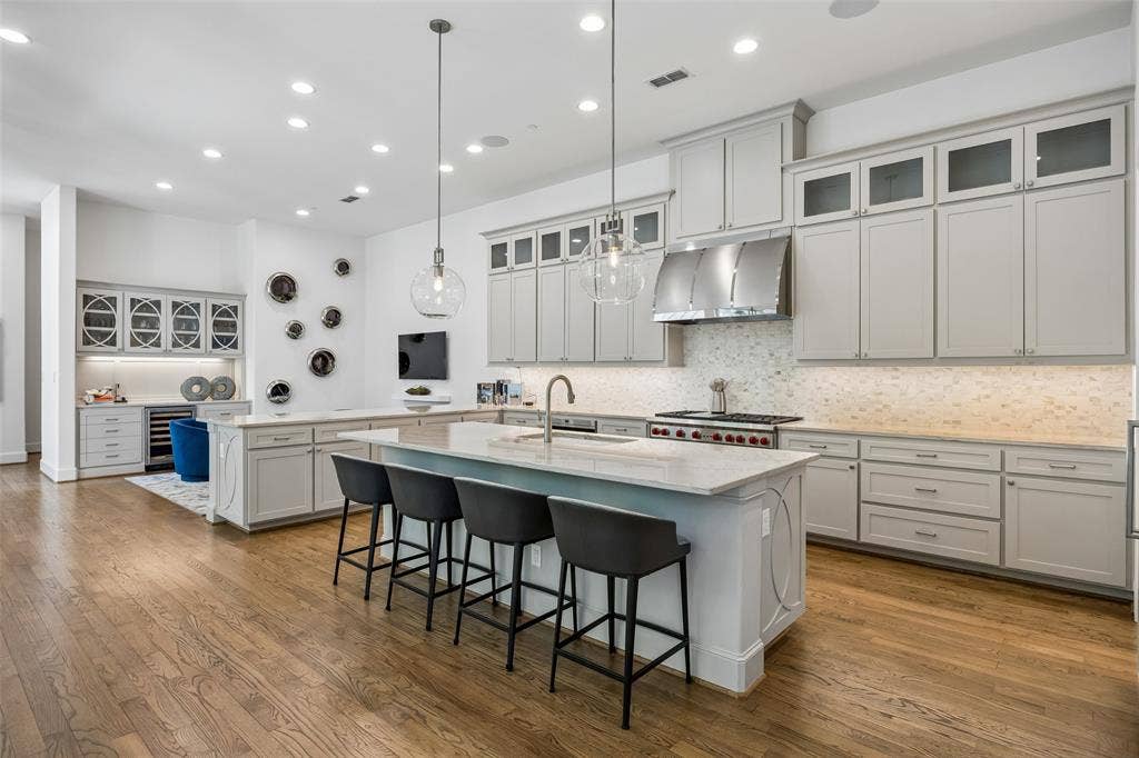 4509 Normandy - Tom Hughes Team - Kitchen
