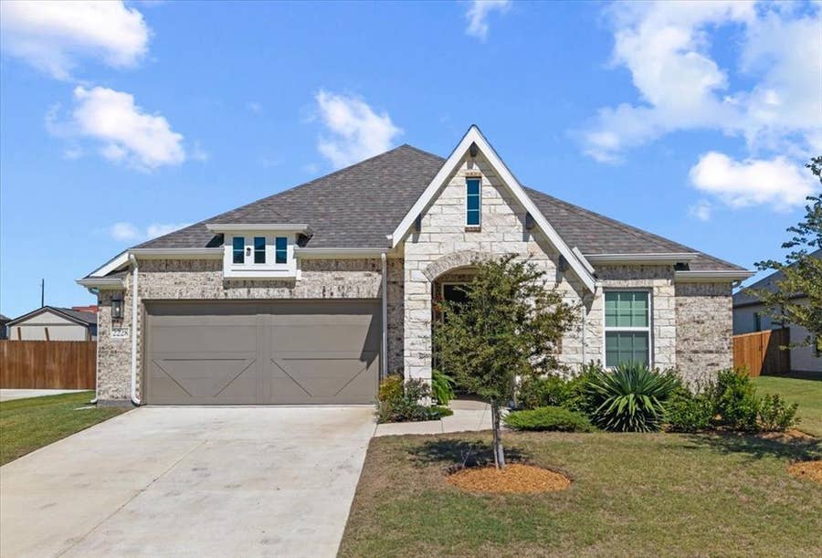 Property photo for 2228 Garnet Drive, Waxahachie, TX