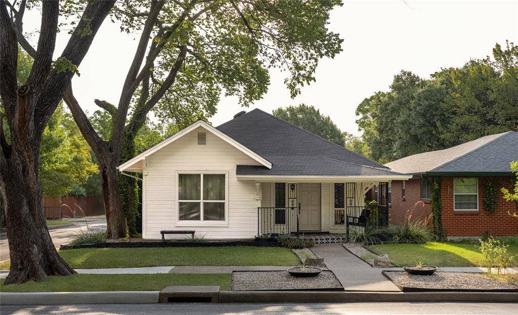 938 N Clinton Avenue, Dallas, TX 75208 938 N Clinton Avenue, Dallas, TX 75208