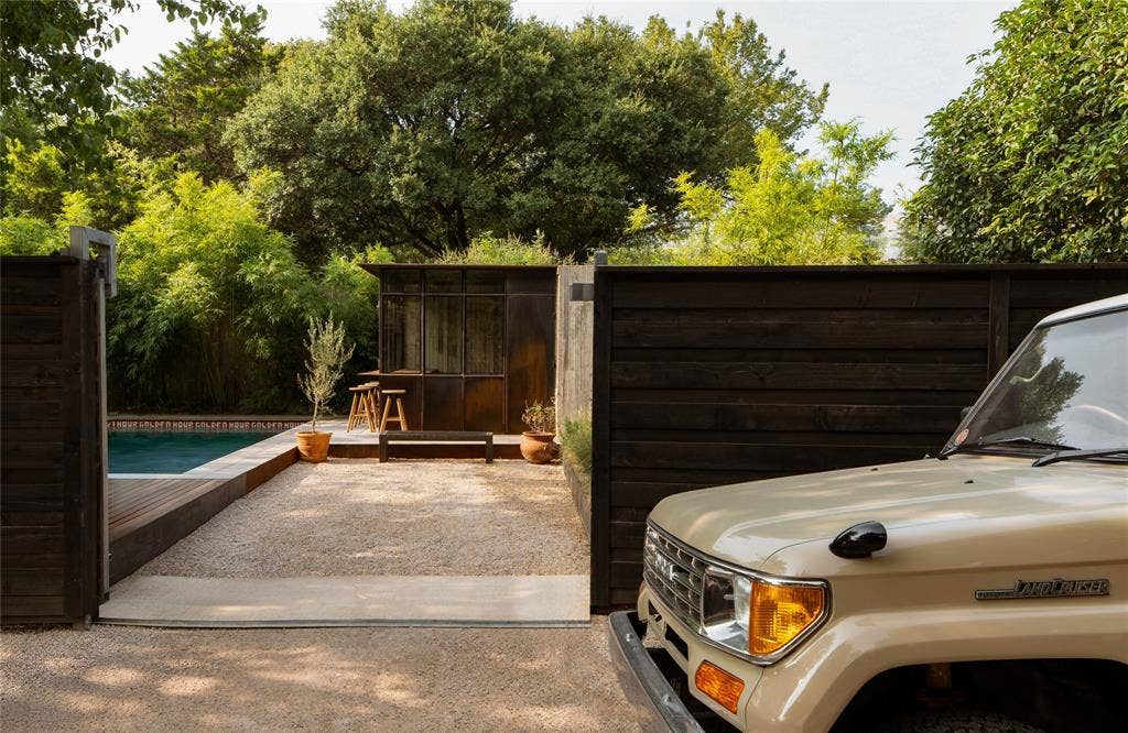 938 N Clinton Avenue, Dallas, TX 75208 938 N Clinton Avenue, Dallas, TX 75208