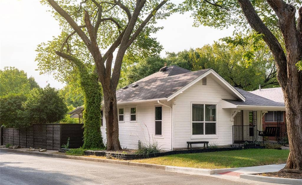 938 N Clinton Avenue, Dallas, TX 75208 938 N Clinton Avenue, Dallas, TX 75208