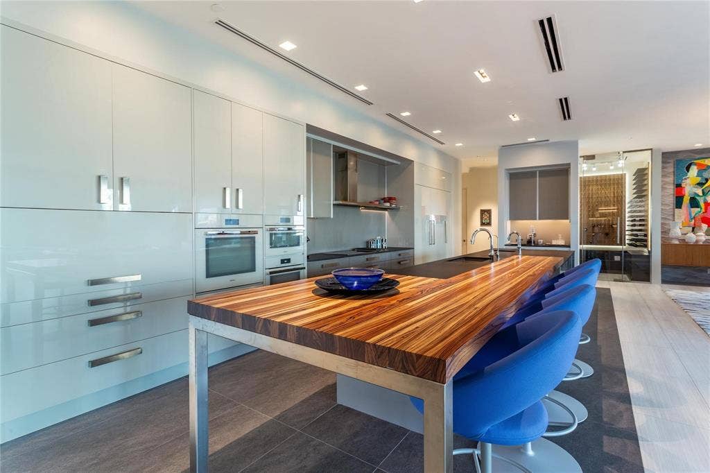 Zebra edge wood grain counter.