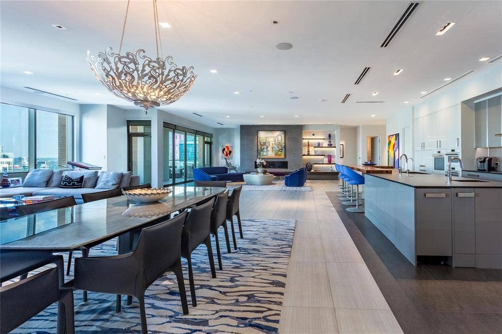 Porcelain Flooring throughout. Designer Dining chandelier.