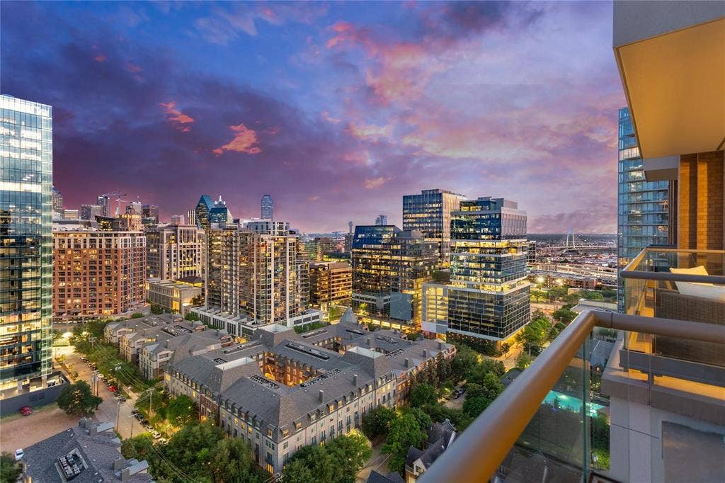Downtown, Uptown & Sunset views