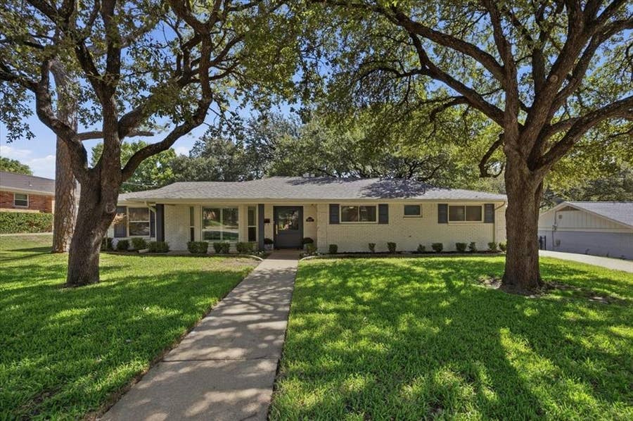 Property photo for 4617 Cloudview Road, Fort Worth, TX