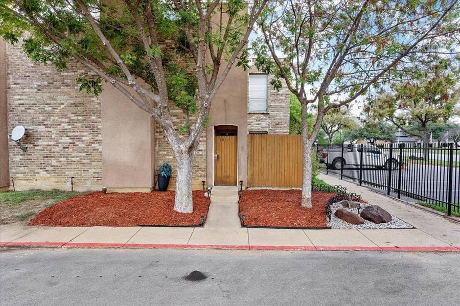 Property photo for 1106 Country Club Lane, #101, Fort Worth, TX
