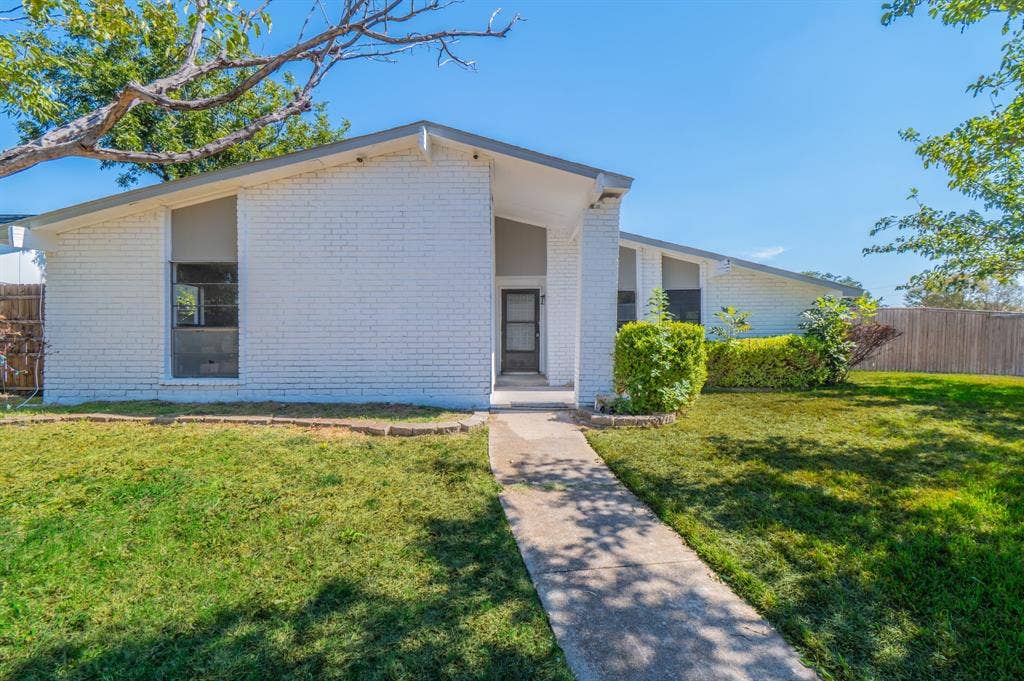 4312 Woodbluff Drive, Mesquite, TX 75150 White brick facade with gray trim