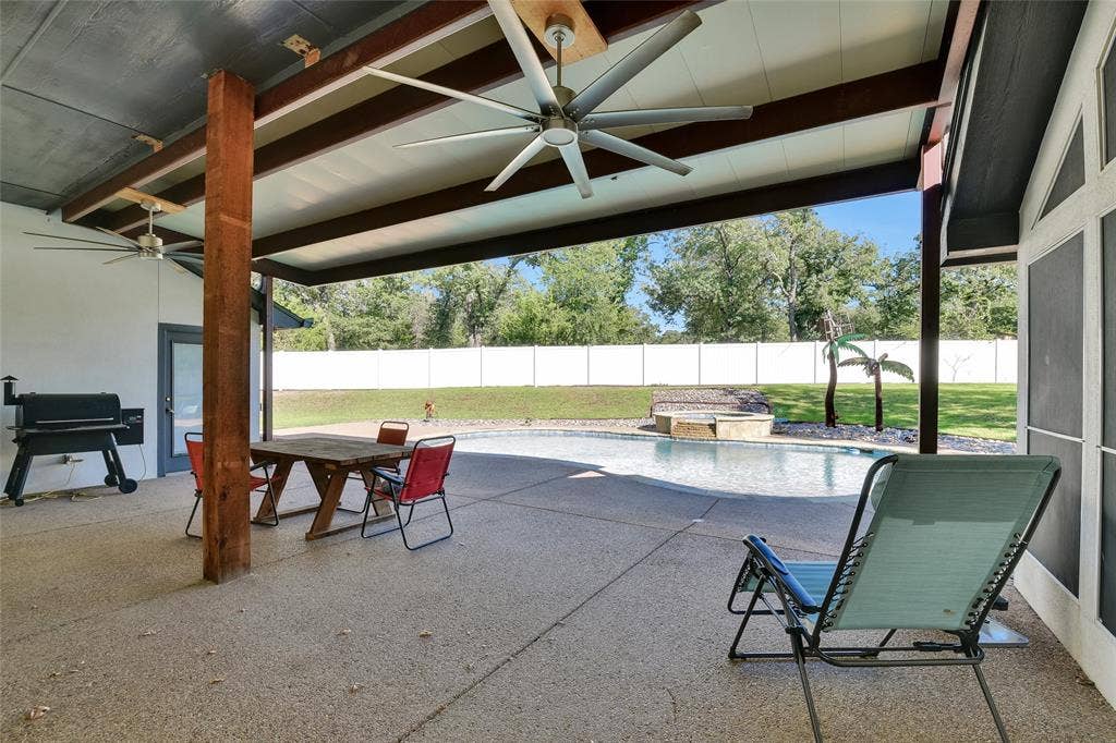 2020 Houston Road, Burleson, TX 76028 2020 Houston Road, Burleson, TX 76028