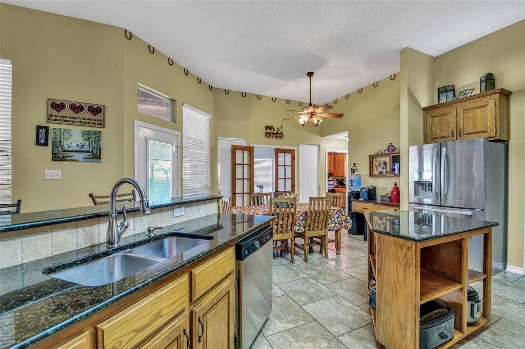 2020 Houston Road, Burleson, TX 76028 2020 Houston Road, Burleson, TX 76028
