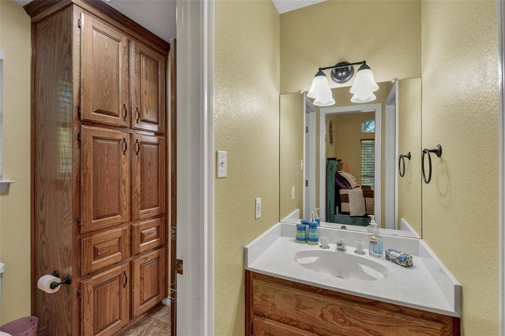 2020 Houston Road, Burleson, TX 76028 2020 Houston Road, Burleson, TX 76028