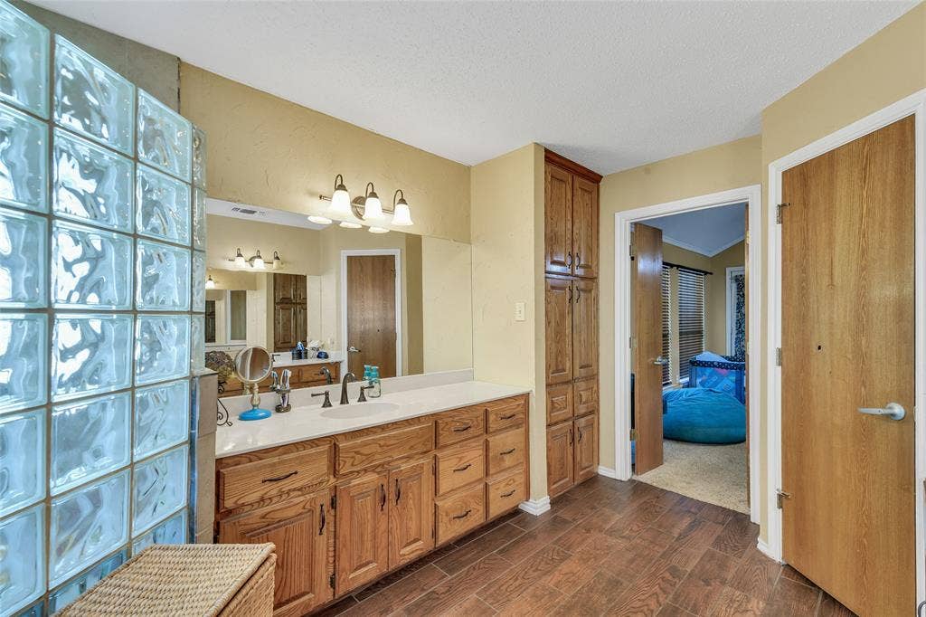 2020 Houston Road, Burleson, TX 76028 2020 Houston Road, Burleson, TX 76028