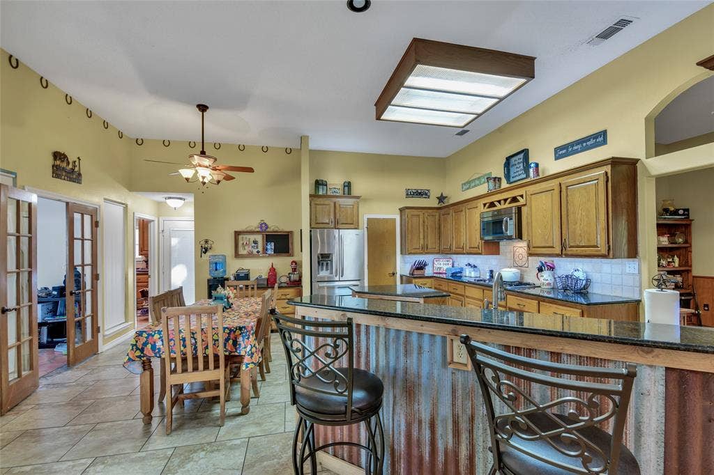 2020 Houston Road, Burleson, TX 76028 2020 Houston Road, Burleson, TX 76028