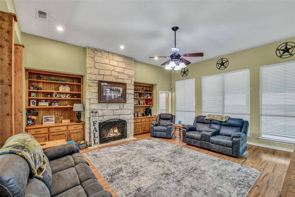 2020 Houston Road, Burleson, TX 76028 2020 Houston Road, Burleson, TX 76028