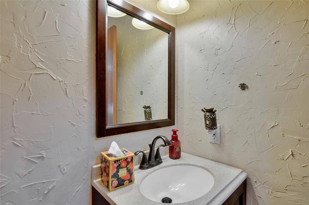 2020 Houston Road, Burleson, TX 76028 2020 Houston Road, Burleson, TX 76028