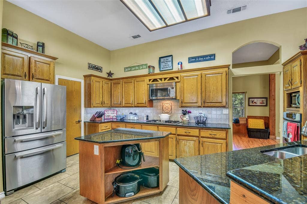 2020 Houston Road, Burleson, TX 76028 2020 Houston Road, Burleson, TX 76028
