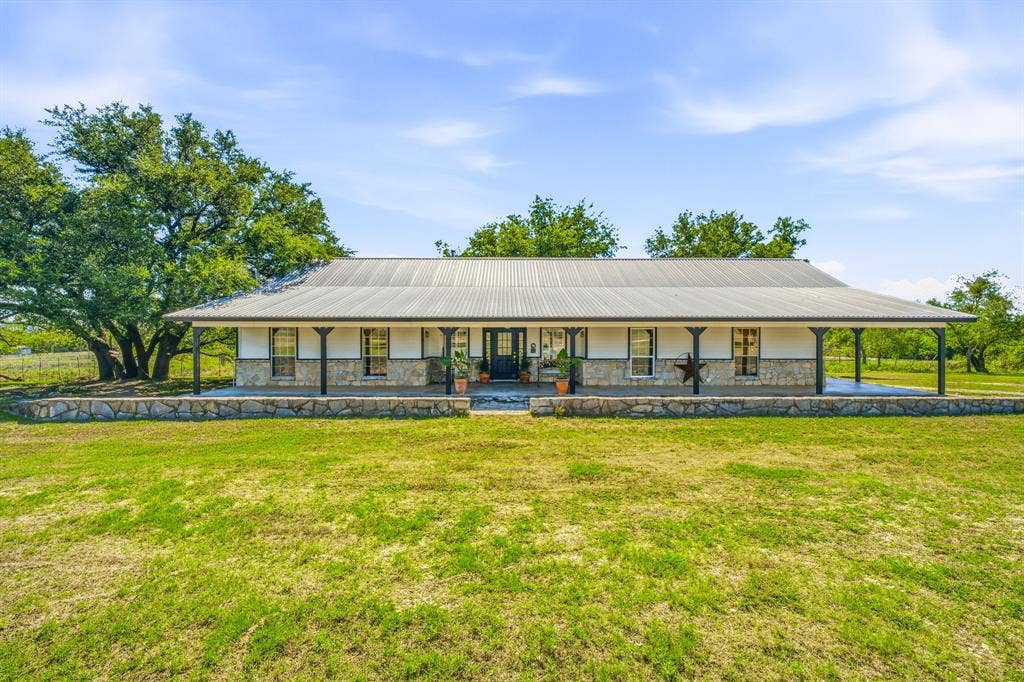 849 County Road 2480, Hico, TX 76457