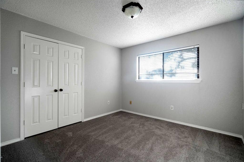 2110 Emerald Lake Drive, Arlington, TX 76013