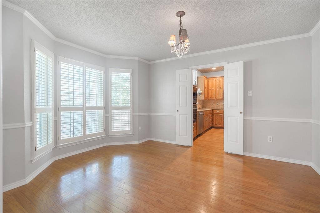 2110 Emerald Lake Drive, Arlington, TX 76013