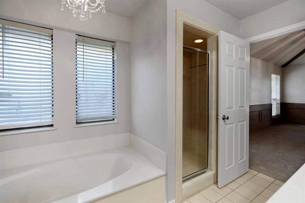 2110 Emerald Lake Drive, Arlington, TX 76013