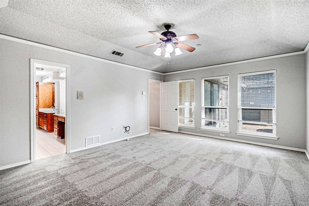 2110 Emerald Lake Drive, Arlington, TX 76013