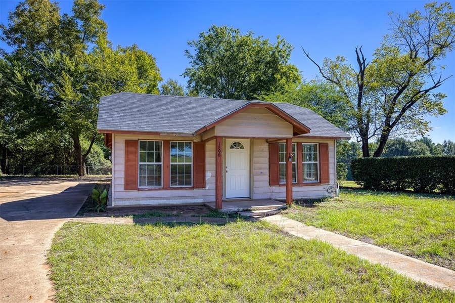 Property photo for 1806 N Link St, Palestine, TX