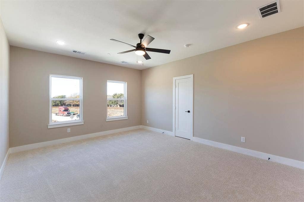 2382 Usman Drive, Irving, TX 75062 2382 Usman Drive, Irving, TX 75062