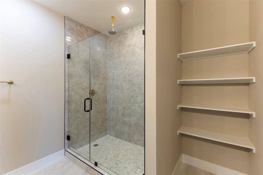2382 Usman Drive, Irving, TX 75062 2382 Usman Drive, Irving, TX 75062