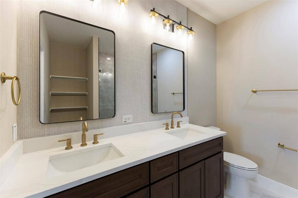 2382 Usman Drive, Irving, TX 75062 2382 Usman Drive, Irving, TX 75062
