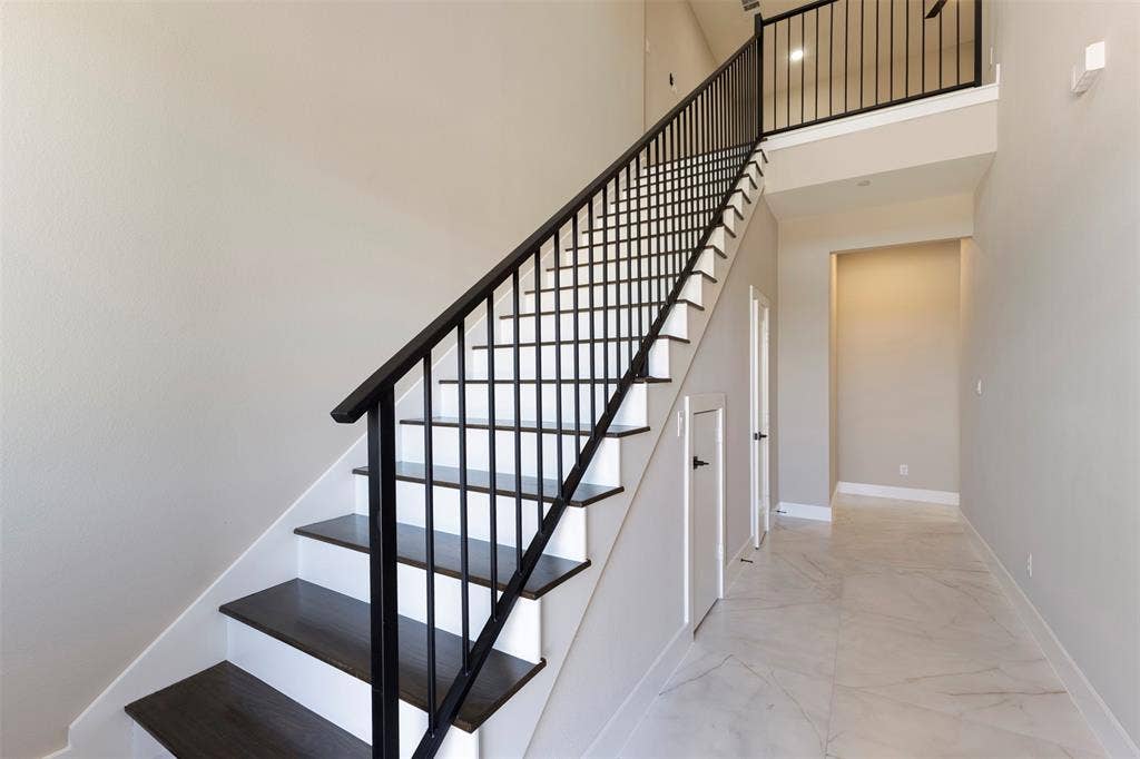 2382 Usman Drive, Irving, TX 75062 2382 Usman Drive, Irving, TX 75062
