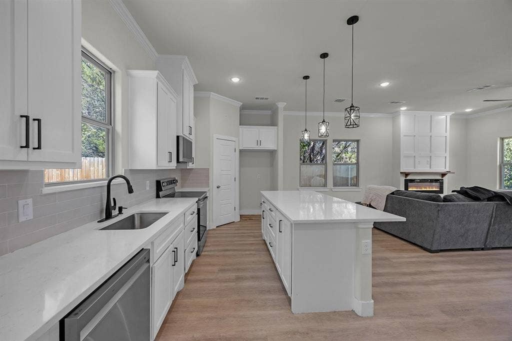 5511 Black Pine Circle, Granbury, TX 76048 Additional content