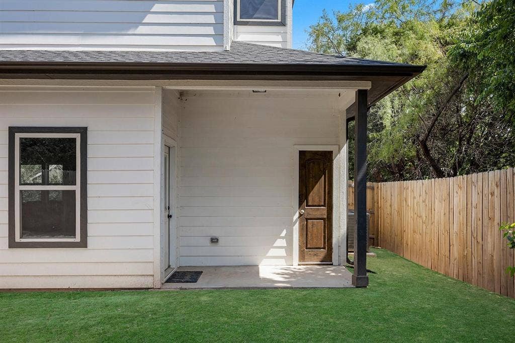 5511 Black Pine Circle, Granbury, TX 76048 Expansive green lawn with a wood privacy fence