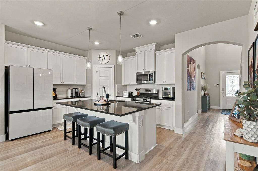 608 Finlee Way, Tioga, TX 76271