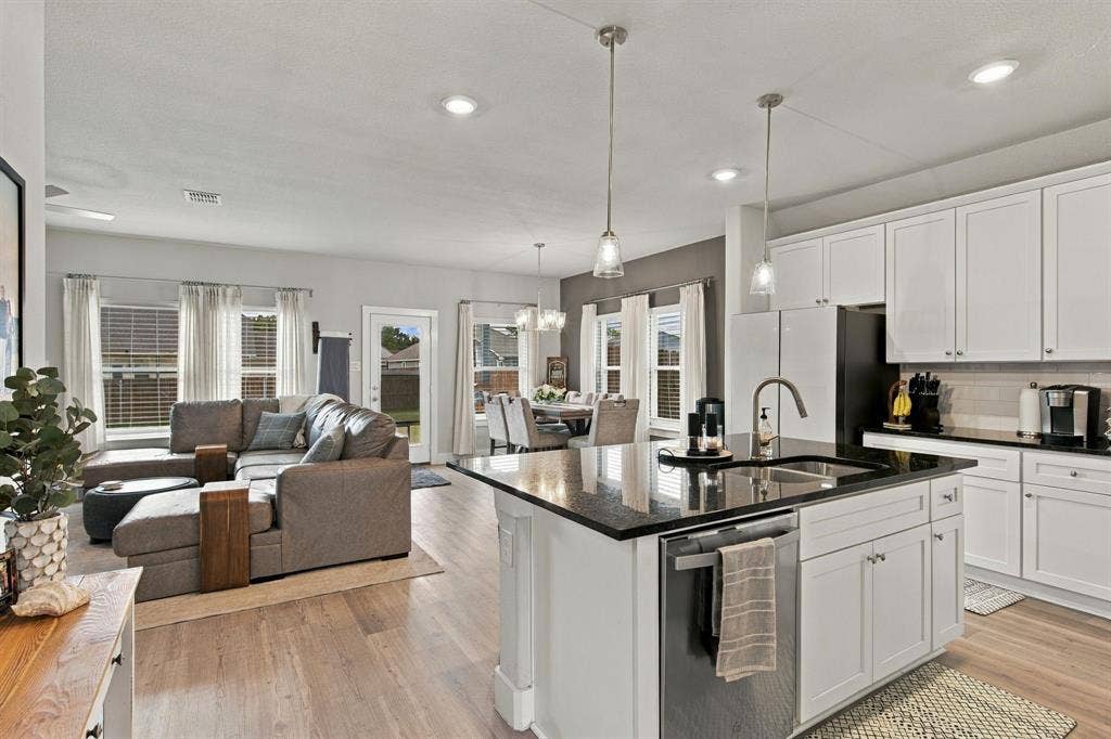608 Finlee Way, Tioga, TX 76271