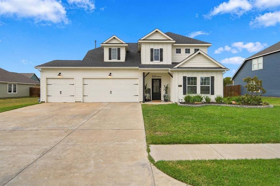 Property photo for 618 Finlee Way, Tioga, TX