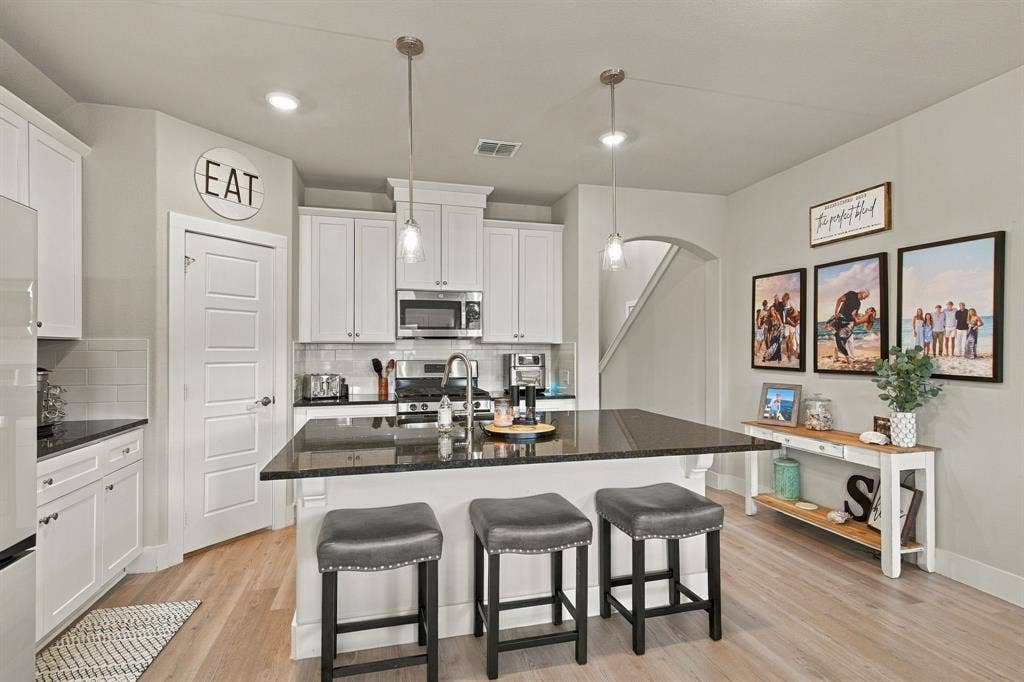 608 Finlee Way, Tioga, TX 76271