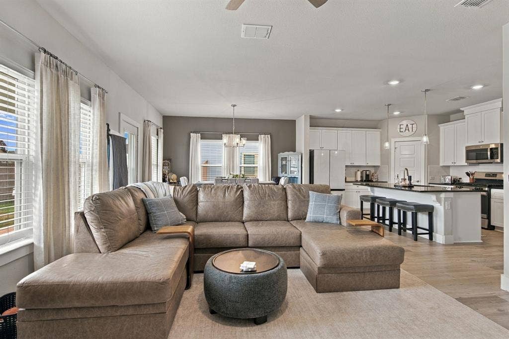 608 Finlee Way, Tioga, TX 76271