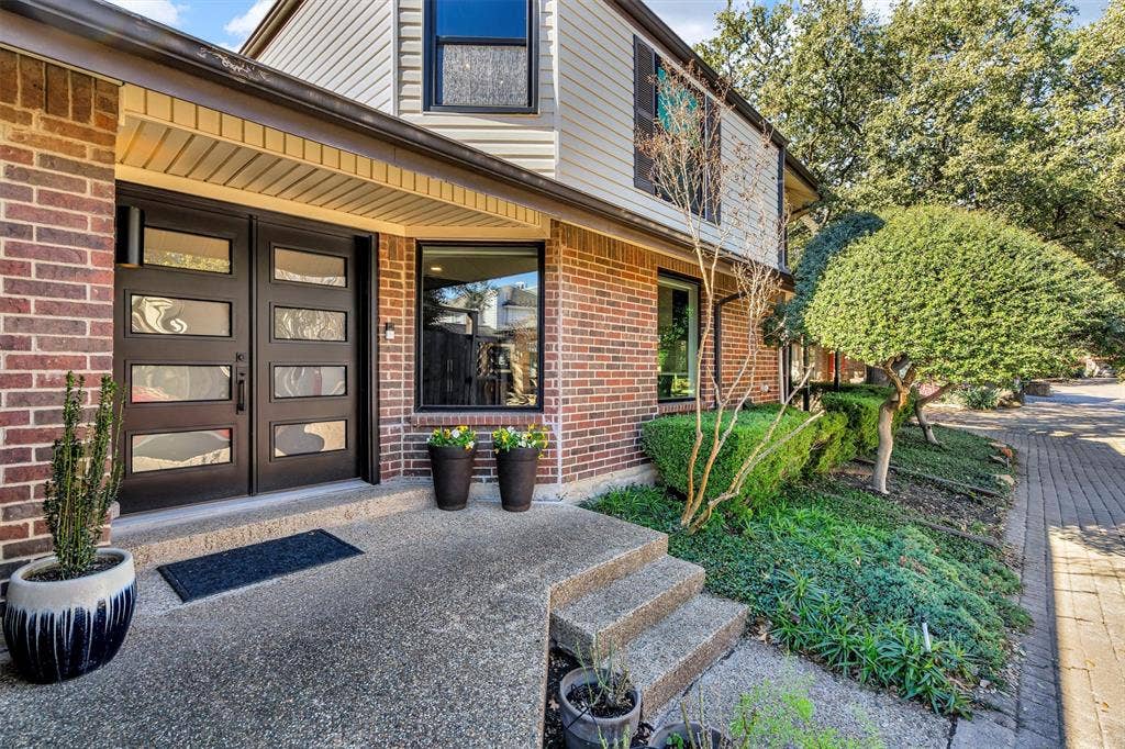 3288 Lakenheath Place, Dallas, TX 75204 Front side door on Spenwick