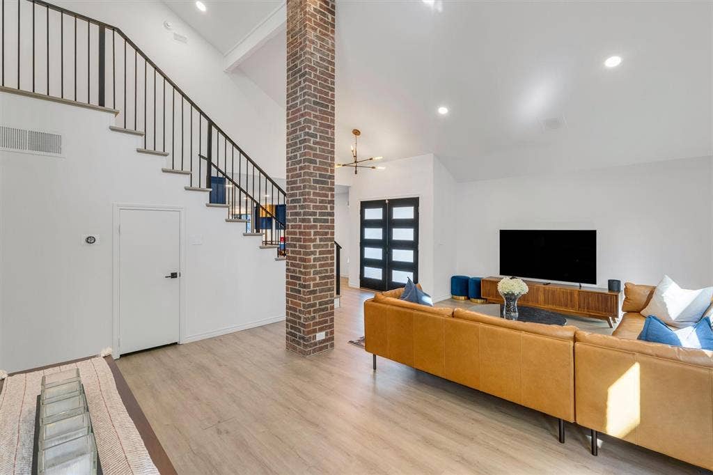 3288 Lakenheath Place, Dallas, TX 75204 3288 Lakenheath Place, Dallas, TX 75204