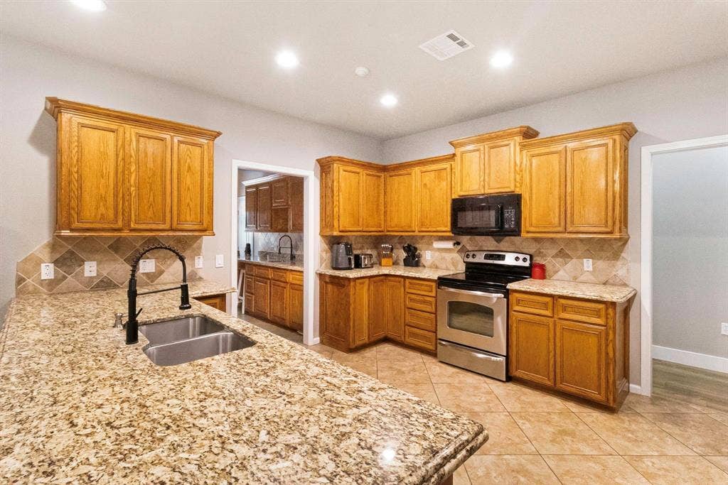 7899 US Highway 190 W, Livingston, TX 77351
