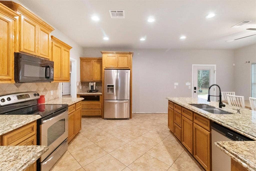 7899 US Highway 190 W, Livingston, TX 77351