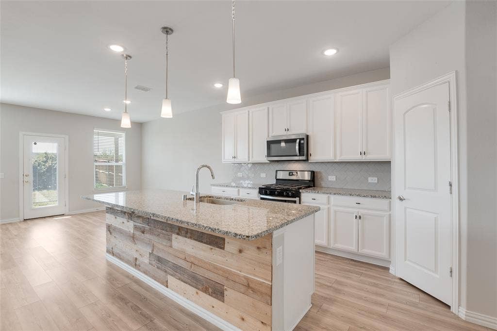 215 Hadley Lane, Fate, TX 75087 215 Hadley Lane, Fate, TX 75087