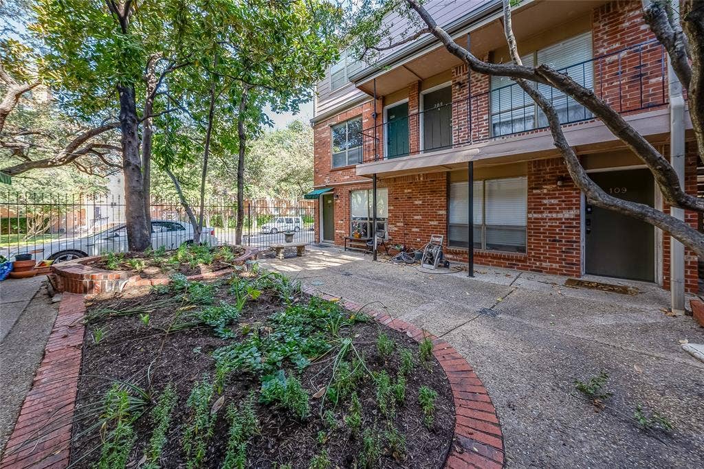 4525 Gilbert Avenue, #201, Dallas, TX 75219 4525 Gilbert Avenue, #201, Dallas, TX 75219